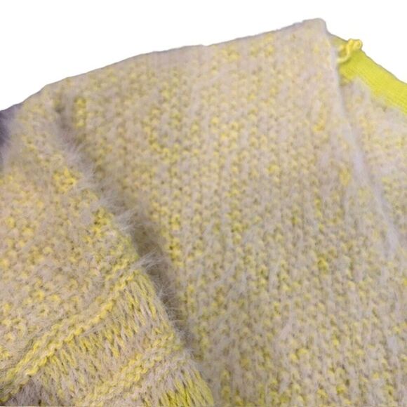 Kendall & Kylie Lemon Lime Eyelash Knit Fuzzy Oversized Cropped Sweater Size XS - Picture 11 of 12